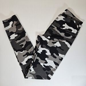 Nicole Miller New York Camo‎ Leggings Womens Size Small Black Grey Yoga Pants
